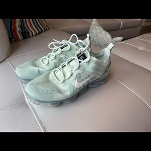 Size 8 - Nike Air VaporMax 2019 Barely Grey - AR6631-005
